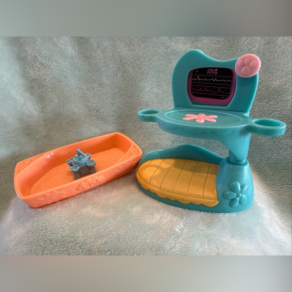 2006 Littlest Pet Shop Orange Sandbox & Teal Yellow XRay Cart w Pink Card LPS